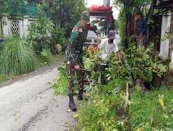 Peduli Kesehatan Warga, Babinsa Jagalan Laksanakan Pembersihan Lingkungan