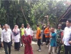 Danramil 0801/01 Pacitan Dampingi Bupati Pacitan Tinjau Rumah Terdampak Puting Beliung