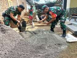 Pasca Longsor, Babinsa Koramil Jogorogo Karya Bakti Bersama Warga