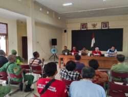 Tanamkan Kedisiplinan & Kekompakan, Babinsa Kemlayan Gembleng Linmas