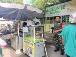 Sambil Sarapan Pagi Serda Tito Pembinaan Teritorial (Binter) Pada Warganya