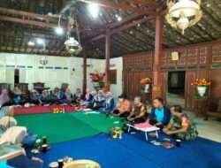 Cegah merebaknya kasus DBD di desa Binaan, Sertu Fredy aktif dampingi Kader Jumantik