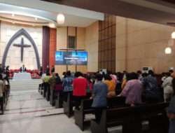 Babinsa dan Babhinkamtipmas Melaksanakan Pengamanan Ibadah Minggu