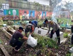 Sinergitas, Polisi bersama TNI dan Masyarakat Laksanakan “Gugur Gunung” di TPU