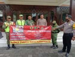 Babinsa Kratonan Sosialisasi tentang Pungli bersama Bhabikamtimas dan Staf Kelurahan Kepeda Warganya