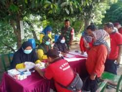 Pentingnya Menjaga Kesehatan, Babinsa Koramil 0805/05 Karangjati Dampingi Kegiatan Posbindu