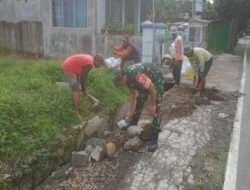 Babinsa Kerja Bakti Pembangunan Talud Jalan