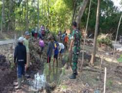 Koramil Tegalisawalan Bersama Warga Binaan Bersihkan Saluran Irigasi