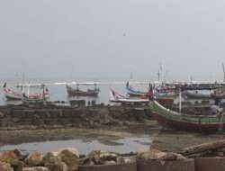 Cuaca Kurang Bersahabat, Nelayan Kecil Pantura Lamongan Libur Sementara