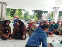 Pelatihan Membatik Tulis Kolaborasi ISIK Surabaya dengan ibu-ibu PKK Kelurahan Manyar Sabrangan