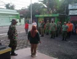 Minggu Bersih, Babinsa Tegalharjo Bersama Warga Laksanakan Kerja Bhakti