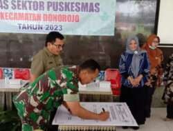 Tingkatkan Pelayanan Kesehatan, Danramil 0801/11 Donorojo Hadiri Pertemuan Lintas Sektor Puskesmas