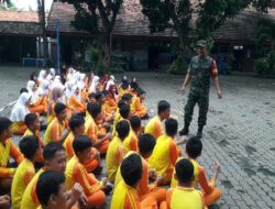 Wujudkan Pondasi Yang Kuat Sejak Dini, Koramil Dringu Sampaikan Wasbang