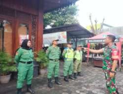 Babinsa Kelurahan Sriwedari Latihkan Kedisiplinan Kepada Linmas, Ini Tujuannya
