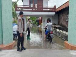 Polisi di Lamongan Keliling Kampung, Pastikan Warga Aman Dari Bencana Banjir