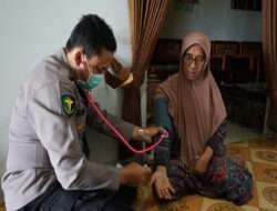 Kapolres Gresik Tinjau Kesehatan Orang Tua Almarhum Hidayatus Tsania