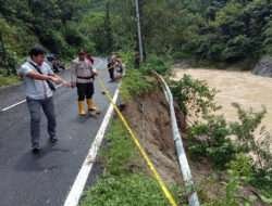 Gerak Cepat Polisi Bersama Tim TRC Kabupaten Pacitan Tangani Longsor