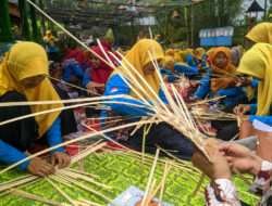 Desa Wisata Kebomlati Adakan Workshop Anyaman Bambu