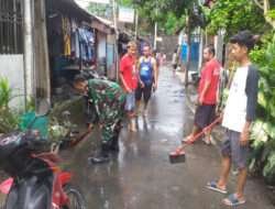 Pasca Banjir, Koramil 03/Serengan Bersama Warga Kerja Bakti Bersihkan Lingkungan