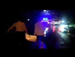 Prihatin Kondisi Jalan Rusak, Polri Bantu Perbaiki Jalan