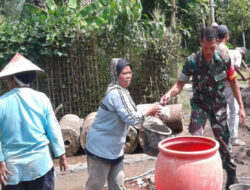 Peran Aktif Babinsa Sukorejo Bantu Karya Bakti di Desa Binaan