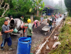 Warga Padukuhan Benteng Kalurahan Pagerharjo Bersama TNIKebut Pengerjaan Sasaran Fisik Karya Bakti TNI