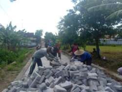 Serka Simin Bersama Warga Binaan Gotong -Royong Pasang Paving