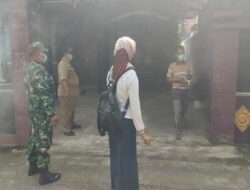 Babinsa Ngrambe bersama Petuga Kesehatan Lakukan Fogging Memberantas Sarang Nyamuk