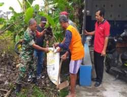 Jumat Bersih, Babinsa bersama Warga Bangun Kesadaran Menjaga Lingkungan
