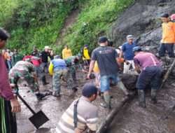 Jalan Tertimbun Longsor, Anggota Kodim 0802/Ponorogo Kerja Bakti Bersama Instansi Terkait dan Masyarakat
