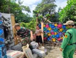 Hadir Ditengah Masyarakat, Babinsa Laweyan Motori Perbaikan MCK di Wilayah Binaan