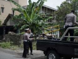 Polres Kediri Kota Pasang Palang Pintu Perlintasan Kereta untuk Cegah Kecelakaan