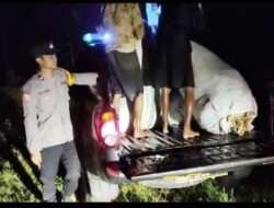 Polres Ngawi Bersama TNI Bantu Evakuasi Warga Terdampak Banjir