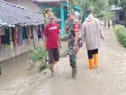 Babinsa dan Babinkamtibmas Kemusu Pantau Langsung Wilayah Binaan Akibat Banjir