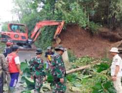 Tanggap Bencana, Koramil Simo dan BPBD Boyolali atasi tanah longsor