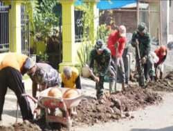 Bersama Warga, Koramil Widodaren Gotong – Royong Pembuatan Saluran Air Bersih
