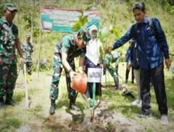 Kodim 0726/Sukoharjo Reboisasi Tanaman Buah Bantu Petani atasi Hama Kera