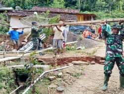 Pasca Becal Tanah Bergerak, Personil Koramil Batuwarno Karya Bakti Bersama Warga