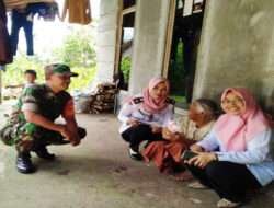 Pastikan Tepat Sasaran, Babinsa Dampingi Penyerahan BLT-DD Dengan Cara Door To Door