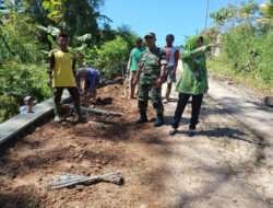 Kebersamaan Babinsa Koramil Bulukerto Dengan Warga Melalui Karya Bakti