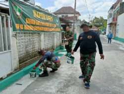 Kompak..!! Koramil 05/Pasar Kliwon Bersama Warga Laksanakan Pengecatan Sasaran Fisik KBD