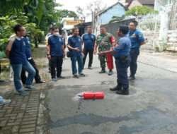 Babinsa & bhabinkamtibmas Dampingi Damkar cara mengatasi kebakaran