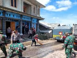 Polisi Bantu Bersihkan Jalan, Dampak Abu Vulkanik Pasca Erupsi Merapi