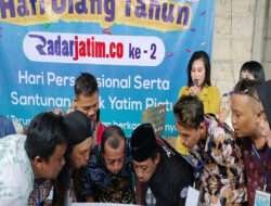 Gubernur Jatim Hadiahkan Nasi Tumpeng dan Kue Tar Raksasa di Harlah Radarjatim Ke-2