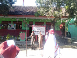 Babinsa Serka Ulin Menjadi Pembina Upacara Bendera di SDN Gendingan