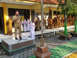 Menjadi Pembina Upacara di SMPN 2 Sugio, Ini Pesan Kepala Dinas Pendidikan Lamongan