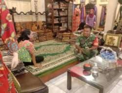Babinsa Kratonan Komsos di Batik Dwi Hadi
