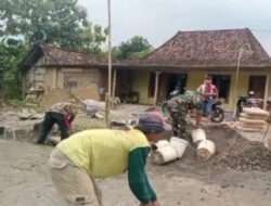 Babinsa Bantu Cor Jalan Sepanjang 75 Meter