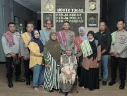 Di Polresta Malang Kota Akhir Penantian 37 Tahun Hernik Bertemu Keluarganya Buah Kepedulian Pak Bhabin