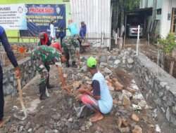Anggota Kodim 0802/Ponorogo Manunggal Dengan Rakyat Melalui Gotong Royong dan Kerja Bakti